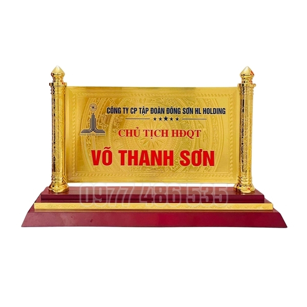 Đơn vị chuyên cung cấp quà tăng cho doanh nghiệp, công ty như quà tặng pha lê, cup pha lê, kỷ niệm chương, bảng vinh danh, đồng hồ, áo mưa...