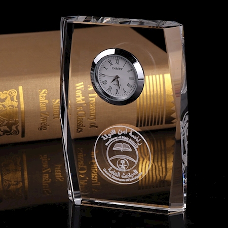 Vì sao nên chọn đồng hồ pha lê làm quà tặng