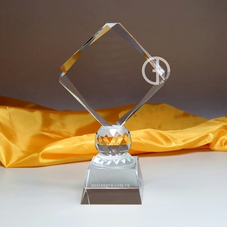 Công ty chuyên thiết kế cung cấp kỷ niệm chương tại Thành Phố Phủ Lý